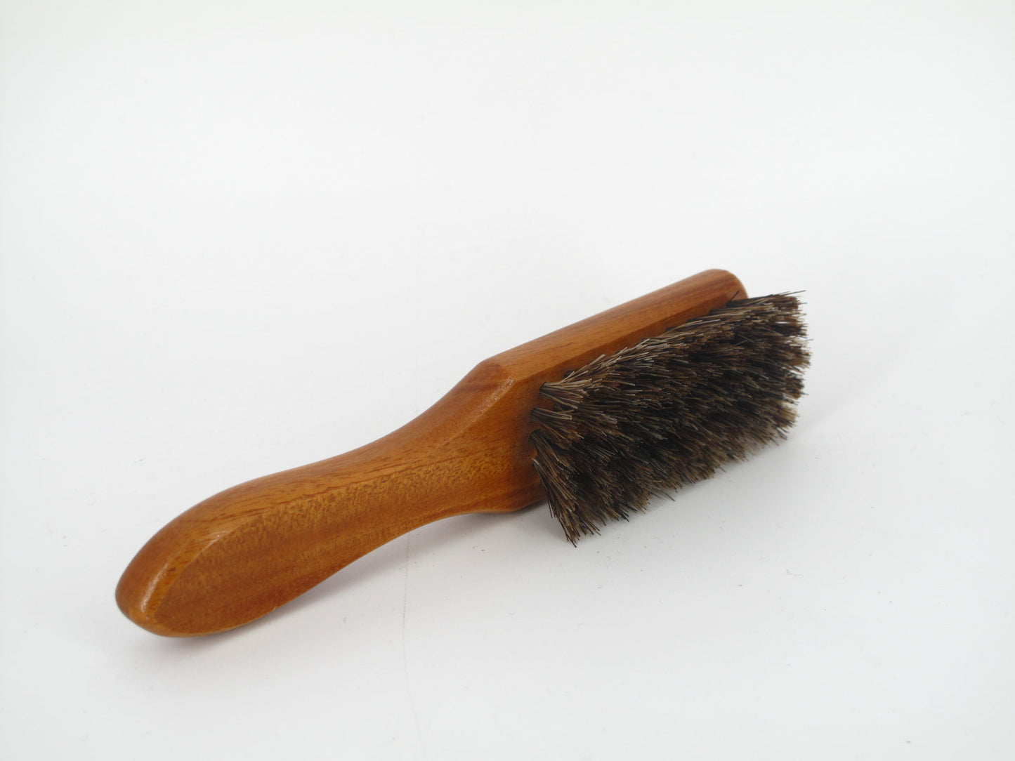 SKU - 1072 -- CEPILLO PARA BARBA